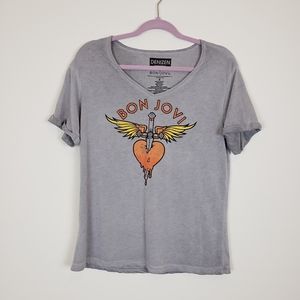 Bon Jovi graphic band tee size small